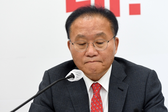 Rep. Yun Jae-ok, the interim leader of the People Power Party, is seen during a meeting with the party's veteran lawmakers at the National Assembly on Monday. (Yonhap)