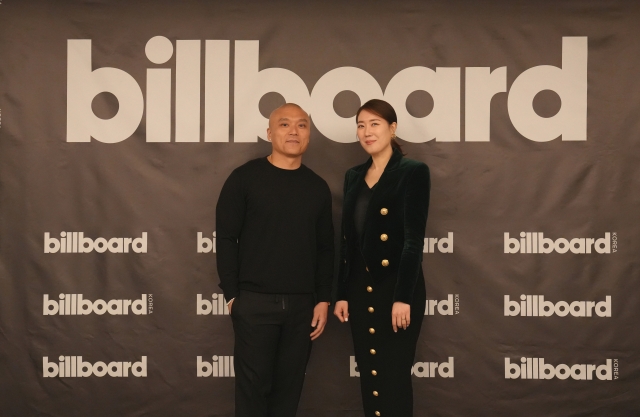 Billboard CEO Mike Vans (left) and Publisher of Billboard Korea Kim Yuna (Billboard Korea)