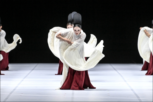 Dancers of the Seoul Metropolitan Dance Theatre dance 