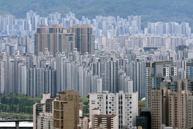 Aerial view of apartment complexes in Seoul seen from N Seoul Tower. (Yonhap)