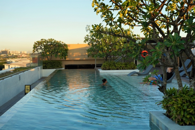 Visitors enjoy quality time in the lap pool at Marriott Hotel Manila in Manila, the Philippines. (Lee Si-jin/The Korea Herald)