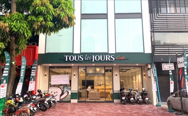 The Kam Puchea Kroum branch of Tous Les Jours in Phnom Penh, Cambodia (CJ Foodville)