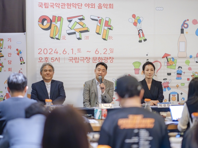 (From left) The National Orchestra of Korea's Artistic director Chae Chi-seong, director of 