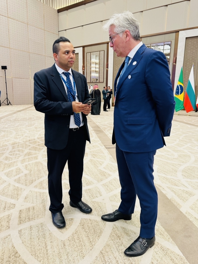 Ivo Bols, President of Air Products, an industrial gases company who attended the forum as an investor, interacts with The Korea Herald at the Tashkent Investment Forum held at Tashkent City Congress Hall in Tashkent on Thursday. (Sanjay Kumar/The Korea Herald)