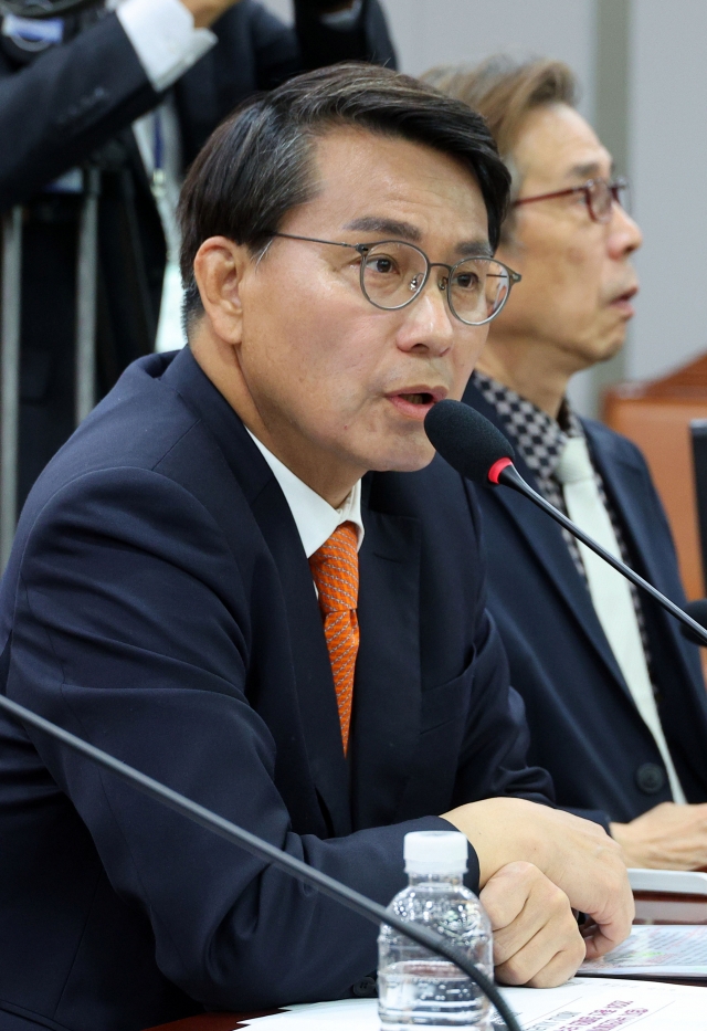 Rep. Yoon Sang-hyun of the ruling People Power Party speaks during a forum at the National Assembly in Seoul on April 22. (Yonhap)