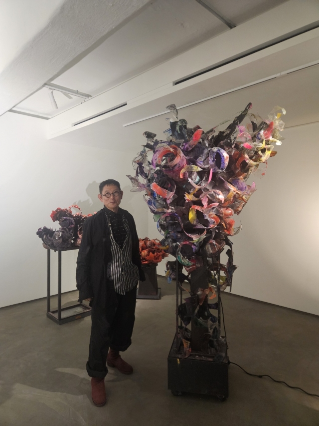 Oh Chi-gyun poses for a photo with his glass sculpture on April 29 at the Oh Museum of Art in Seoul. (Park Yuna/The Korea Herald)