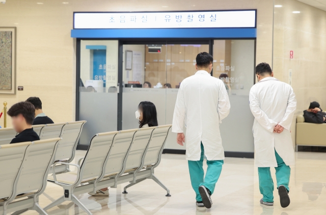 Medical workers walk in a hallway at a general hospital in Seoul on Tuesday. (Yonhap)