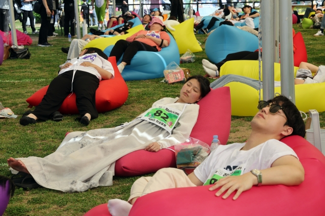 A contest for best sleeper takes place at the Yeouido Hangang Park in Seoul on Saturday. (Yonhap)