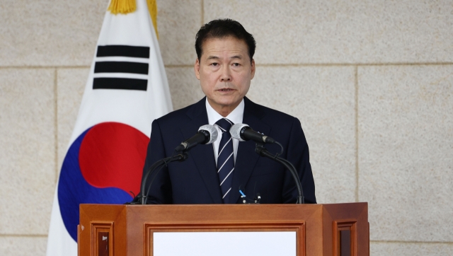 Unification Minister Kim Yung-ho speaks during a news conference Monday at the Inter-Korean Relations Management Bureau building in Seoul. (Yonhap)