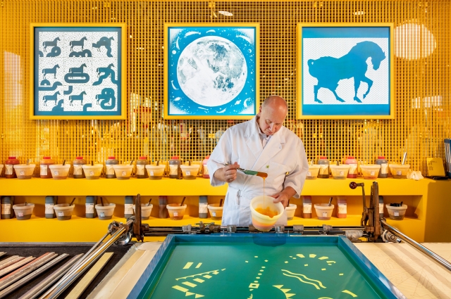 An Hermes artisan from France prepares silk screening. (Hermes Korea Limited)