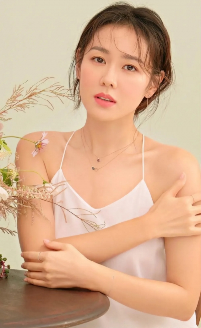 Son Ye-jin (MSteam Entertainment)