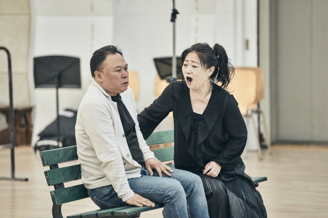 James Lee (left) and soprano Oh Mi-seon participate in a practice session for the opera 