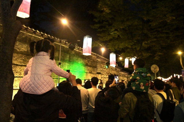 Families walk along the Stone Wall Road near Deoksugung in central Seoul during Jeong-dong Culture Night in 2023. (Jung-gu Office)