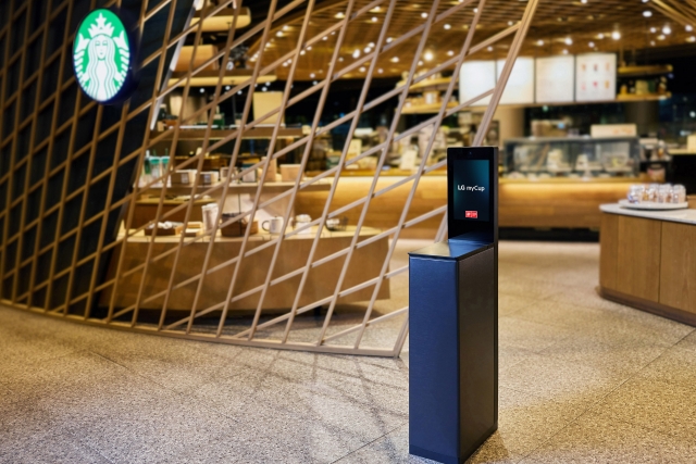 LG Electronics' myCup tumbler washer at a Starbucks store in central Seoul (LG Electronics)