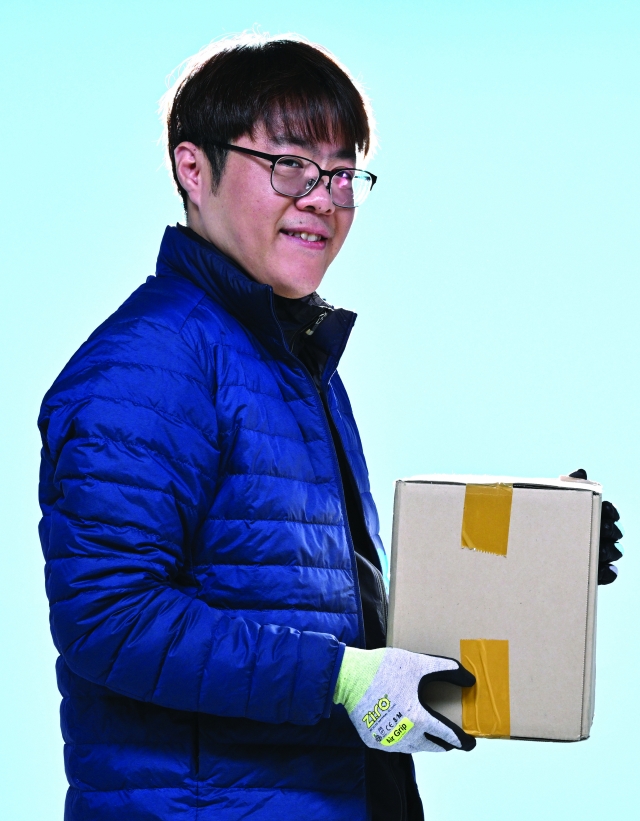 Kim Dae-gun poses for a photograph at The Korea Herald's headquarters in Seoul, prior to an interview in April. (Im Se-jun/The Korea Herald)