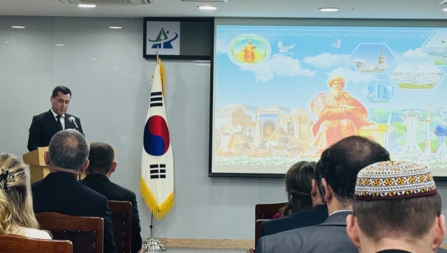 Turkmenistan Ambassador to Korea Begench Durdyyev delivers remarks at an event honoring Magtymguly Fragi, a prominent Turkmen poet and philosopher, on the 300th anniversary of his birth, at Yongsan Art Hall in Yongsan-gu, Seoul on Tuesday. (Sanjay Kumar/The Korea Herald).