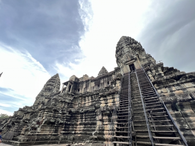 The Angkor Wat temple complex in Siem Reap Province, Cambodia (KHS)