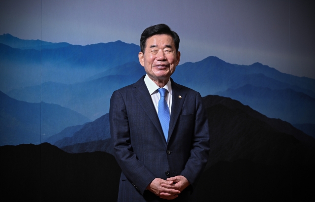 Kim Jin-pyo poses for a photo ahead of interview with The Korea Herald on Wednesday, his last day as the speaker of the 21st National Assembly, at his office in Seoul. (Im Se-jun/The Korea Herald)