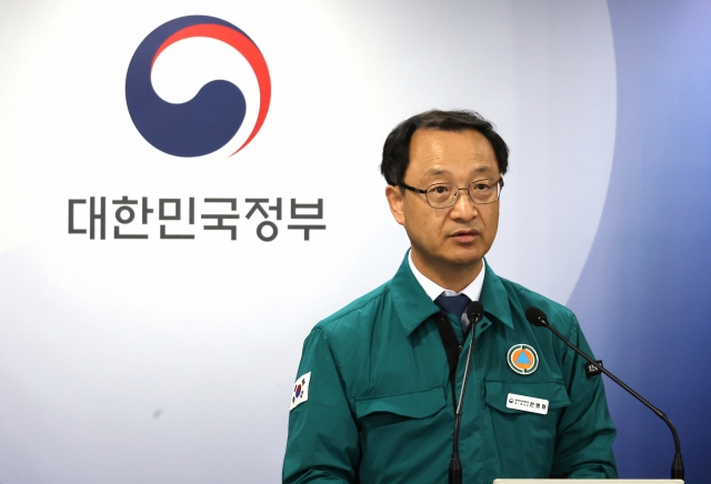 Deputy Health Minister Jun Byung-wang speaks during a briefing held in Seoul on Friday. (Yonhap)