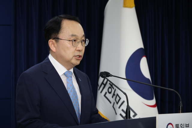 This photo, taken on Friday, shows Koo Byoung-sam, spokesperson at the unification ministry, speaking about the government's stance on North Korea's latest provocative acts. (Yonhap)