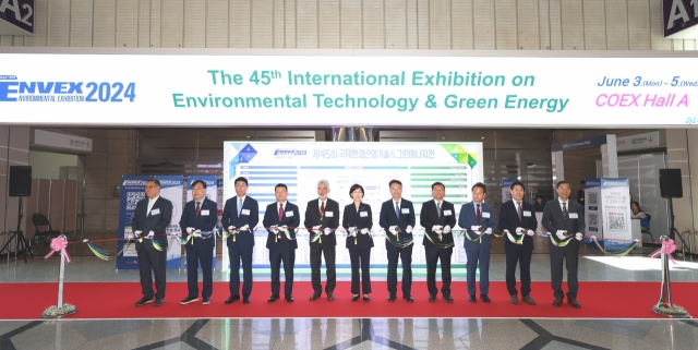 Environment Minister Han Wha-jin (sixth from left), Shin Jin-soo (seventh from left), president of the Korea Environment Conservation Institute, along with other officials, attend the opening ceremony of ENVEX 2024 at Coex in Seoul on Monday. (Korea Environment Conservation Institute)