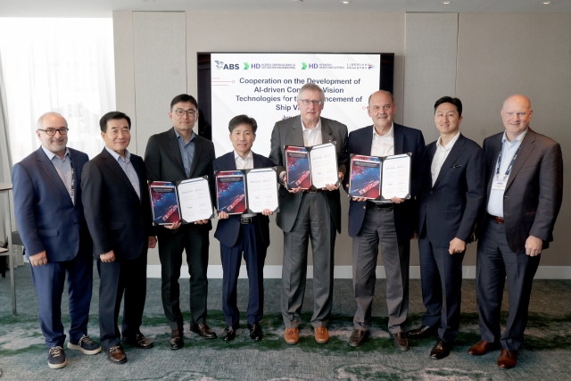 Officials from HD Hyundai, the American Bureau of Shipping and the Liberian Registry including HD Hyundai Vice Chairman Chung Ki-sun (second from right) pose for a photo after signing a memorandum of understanding on developing artificial intelligence technology for a new ship structure at Posidonia 2024 in Athens, Greece, on Monday. (HD Hyundai)