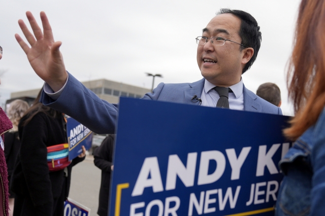 Rep. Andy Kim greets supporters outside the Bergen County Democratic convention in Paramus, N.J., March 4, 2024, in this file photo. (AP-Yonhap)