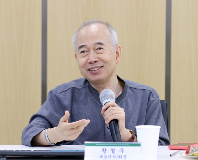 Jusung Engineering Chairman Hwang Chul-ju speaks at a press briefing at Jusung Engineering R&D Center in Yongin, Gyeonggi Province, on Monday. (Jusung Engineering)