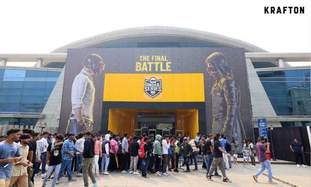 People line up to get inside the Sardar Vallabhbhai Patel Stadium in Mumbai to attend the final rounds of the Battleground Mobile India Series 2023 in October last year. (Krafton)