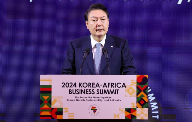 President Yoon Suk Yeol delivers a keynote speech during the Korea-Africa Business Summit held at Lotte Hotel Seoul in Seoul on Wednesday. (Yonhap)