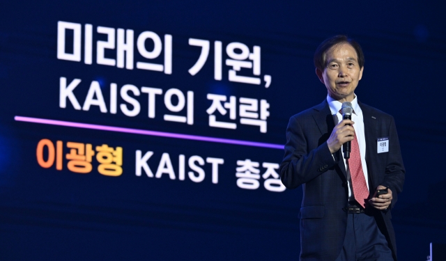 Lee Kwang-hyung, president of the Korea Advanced Institute of Science and Technology, speaks at Innovate Korea 2024 at the Lyu Keun-chul Sports Complex in Daejeon on Wednesday. (Im Se-jun/The Korea Herald)