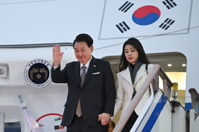 President Yoon Suk Yeol (Left) and first lady Kim Keon Hee arrive at Seoul Airport in Seongnam, south of Seoul, on Nov. 26, 2023, after a visit to Britain and France. (The presidential office)