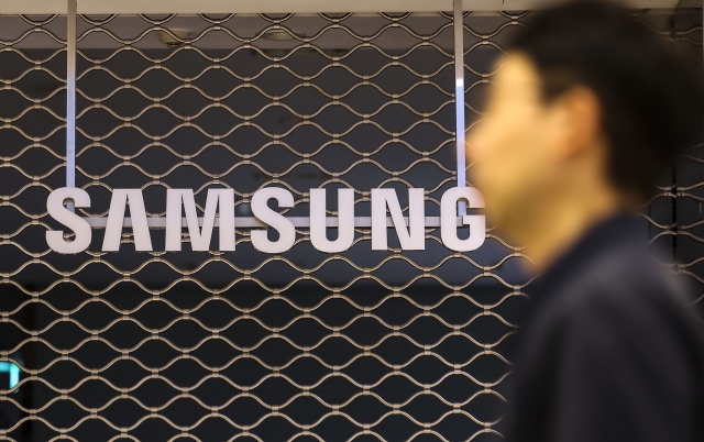 A Samsung logo is seen at Samsung Electronics' Seocho office in southern Seoul. (Newsis)