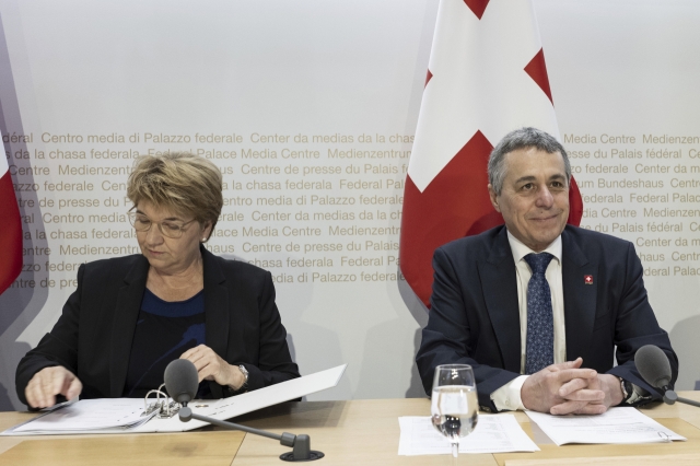 Swiss Federal Councillor Ignazio Cassis (right) and Swiss Federal Councillor Viola Amherd take part in a media conference on the peace conference in Bern, Switzerland, Monday. (AP-Yonhap)