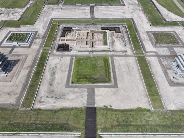 A view of Geumdang, the central hall at the Mireuksa temple complex in Iksan, North Jeolla Province (Buyeo National Cultural Heritage Research Institute)