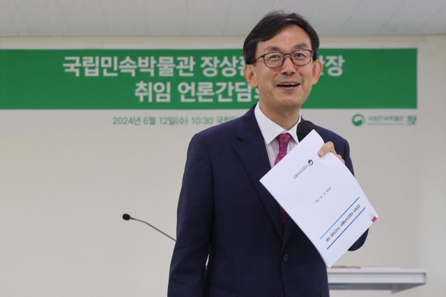 Jang Sang-hoon, director of the National Folk Museum of Korea, speaks during a press conference at the museum in Seoul on Wednesday. (Yonhap)