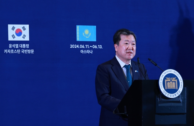 Park Chun-sup, senior presidential secretary for economic affairs, speaks to reporters at a briefing held in Astana on Wednesday. (Yonhap)