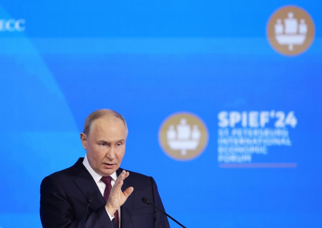 Russian President Vladimir Putin delivers a speech at a plenary session of the St. Petersburg International Economic Forum (SPIEF) in Saint Petersburg, Russia June 7. (Reuters)