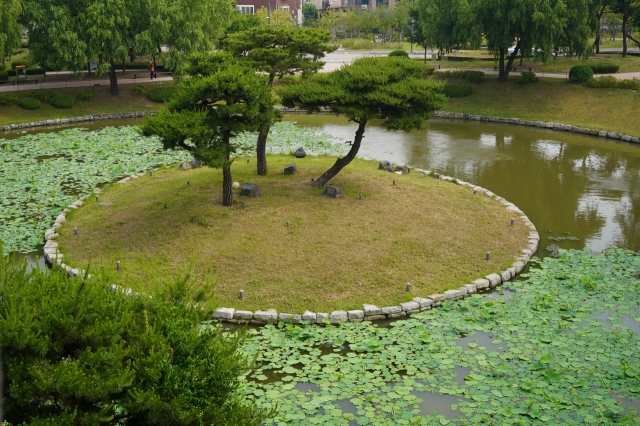 Yongyeon Pond (Lee Si-jin/The Korea Herald)