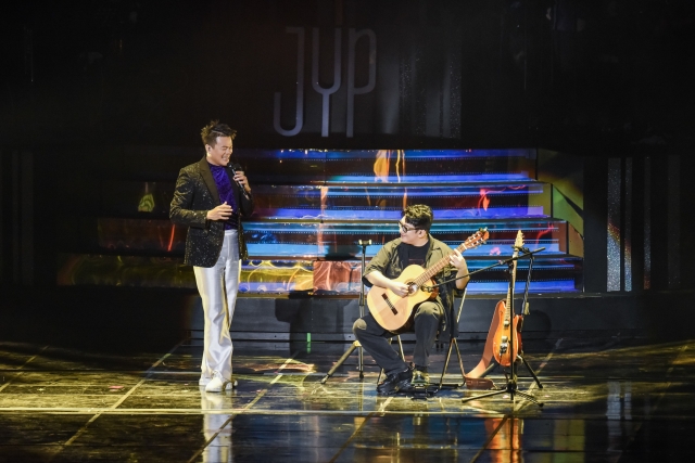 J.Y. Park (left) and Hybe Chairman Bang Si-hyuk perform at the Weverse Concert on Incheon's Yeongjongdo on Sunday. (2024 Weverse Con Festival)