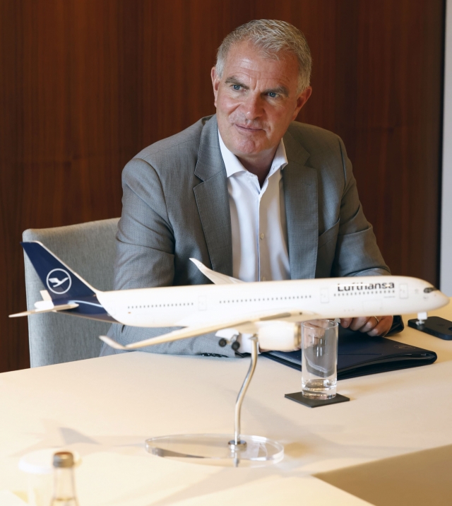 Lufthansa Group CEO Carsten Spohr speaks during a press conference at a Seoul hotel on June 5. (Lufthansa Group)