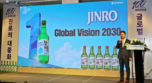 Hwang Jung-ho, managing director of HiteJinro’s overseas business division, presents the company's Global Vision 2030 during a press conference in Hanoi, Vietnam, on June 12. (HiteJinro)