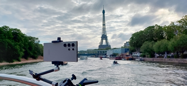 Samsung Galaxy S24 Ultra is installed along the banks of the River Seine in Paris. (Samsung Electronics)