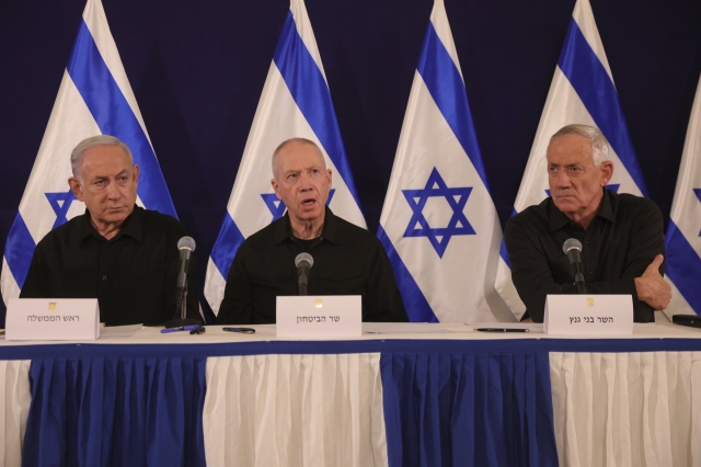 From left: Israeli Prime Minister Benjamin Netanyahu, Defense Minister Yoav Gallant and Cabinet Minister Benny Gantz speak during a news conference in the Kirya military base in Tel Aviv, Israel, Oct. 28, 2023. (AP-Yonhap)