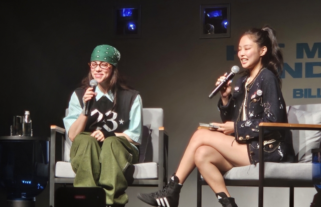 Billie Eilish (left) and Jennie of Blackpink during a listening session held at Grand Walkerhill Seoul in Gwangjin-gu, Seoul, Thursday. (Yonhap)