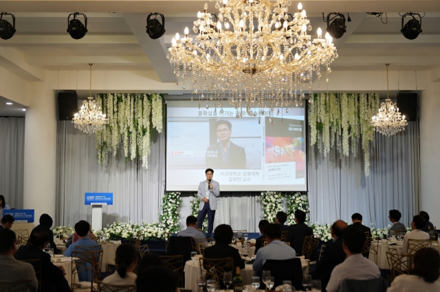 Kim Yang-min, a professor at Sogang Business School, gives a presentation at The Korea Herald’s Global Business Forum, held at Marina Park Convention in Seoul on Wednesday. (The Korea Herald)