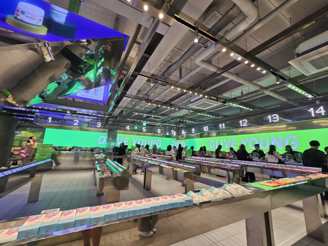 The recently remodeled cashier desk at Olive Young Myeongdong Town branch is designed to better meet customer needs. (Kim Hae-yeon/The Korea Herald)