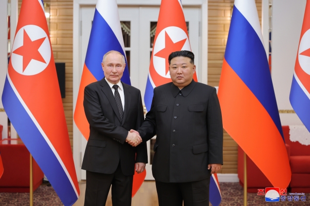 North Korean leader Kim Jong-un (right) and Russian President Vladimir Putin pose for a photo after signing the 