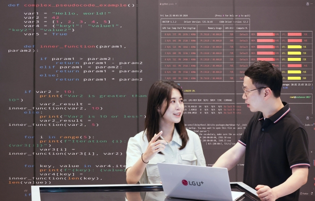 LG Uplus employees test the company's new telecom-specific generative AI model 'ixi-Gen.' (LG Uplus)