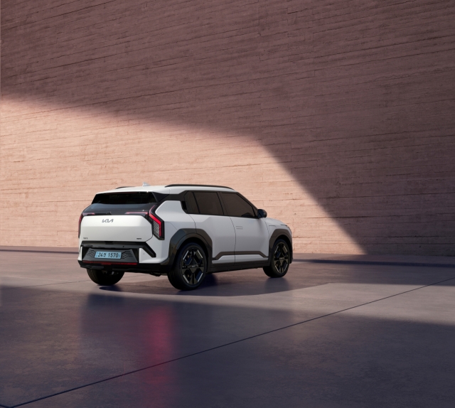 This photo shows Kia's battery electric SUV, EV3 GT-Line (Kia)